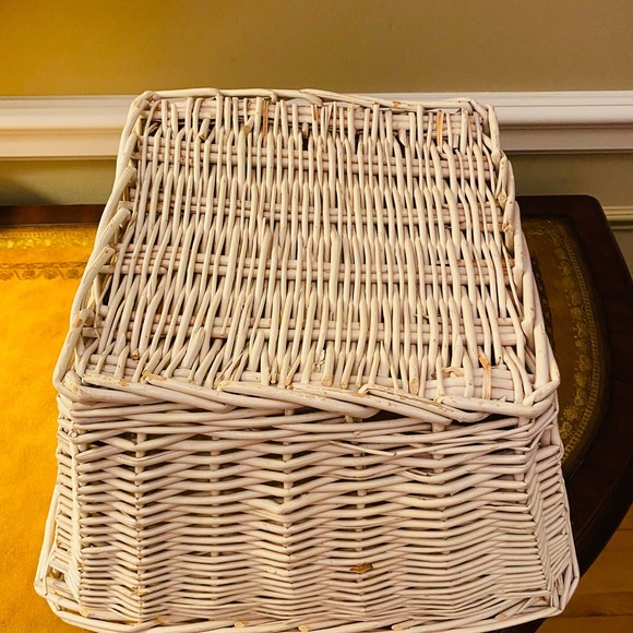 Large White Wicker Square Basket with Washable Removeable Green Checked Liner - Picture 7 of 7